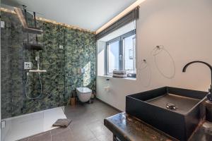 a bathroom with a sink and a shower at Apartments Rooftop Garden 1 - 4 im Ostseeresort Olpenitz in Olpenitz