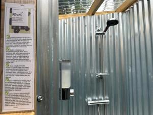 大圣科勒姆Lakeside Glamping Firecrest的相册照片