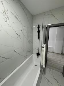 Ένα μπάνιο στο DMluxury