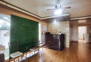 Φωτογραφία από το άλμπουμ του RedDoorz @ Los Ecijanos Inn Pangasinan σε Bolinao