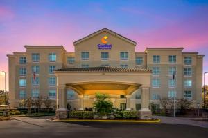 a rendering of the front of a hotel at Comfort Inn & Suites Tavares North in Tavares