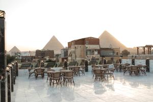 Restavracija oz. druge možnosti za prehrano v nastanitvi The View Pyramids Gold one