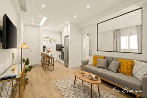 TV a/nebo společenská místnost v ubytování Lazuli Hermes Apartments