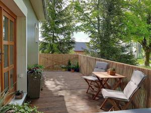 a patio with a table and chairs and a fence at U Sofie in Bublava