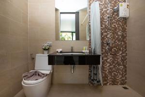 Koupelna v ubytování Lively Stay at Vibrant Kata, 4BR Pool Villa B2 near Beach - UTK2