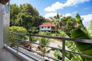 Zahrada ubytování Lively Stay at Vibrant Kata, 4BR Pool Villa B2 near Beach - UTK2