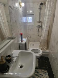 Koupelna v ubytování Chambre privée chez l'habitant