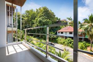 Balkón nebo terasa v ubytování Lively Stay at Vibrant Kata, 4BR Pool Villa B2 near Beach - UTK2