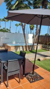 Πινγκ πονγκ στο Villa Bastion del Swing with Heated Pool ή εκεί κοντά