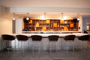 Lounge nebo bar v ubytování Holiday Inn Irving Las Colinas by IHG