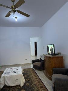 TV a/nebo společenská místnost v ubytování New Heliopolis apartment