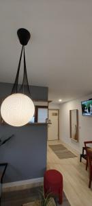 TV a/nebo společenská místnost v ubytování Leaf apartment
