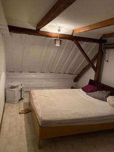 Postel nebo postele na pokoji v ubytování Mikulas Guest House