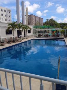 a large swimming pool on top of a building at Apto mobiliado e aconchegante - 3 quartos e 4 camas - Lazer completo e localização privilegiada in João Pessoa
