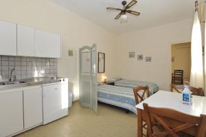Gambar di galeri bagi George's beach studios Aliki Paros di Aliki