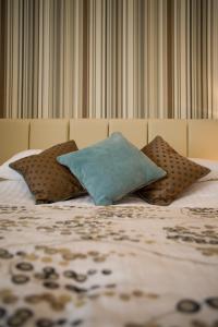 a bed with two pillows on top of it at Thornbury Lodge in Thornbury