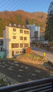 Nespecifikovaný výhled na hory nebo výhled na hory při pohledu z aparthotelu