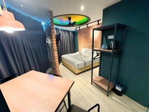 Postel nebo postele na pokoji v ubytování Smile Hotel Klang Bukit Tinggi