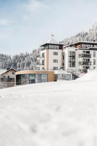 Obiekt Schlosshotel Fiss zimą
