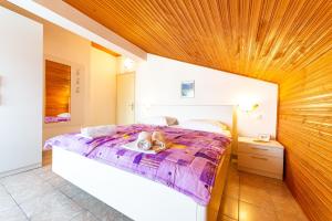 Postel nebo postele na pokoji v ubytování Apartments Cvito