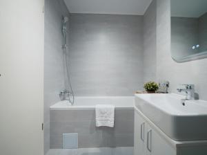 Koupelna v ubytování ANASTASIA Apart CORESI + 31 fotografií