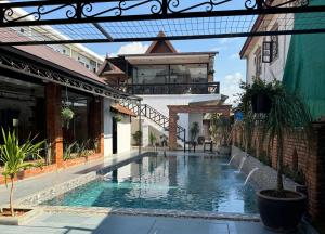 a swimming pool in the middle of a building at Win Hotel in Vang Vieng
