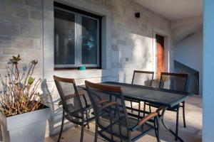 a dining room with a black table and chairs at Studio Mateo in Rovinjsko Selo