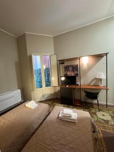 Postel nebo postele na pokoji v ubytování Santuzza Art Hotel Catania