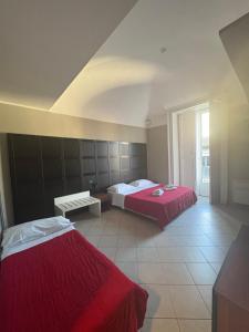 Postel nebo postele na pokoji v ubytování Santuzza Art Hotel Catania
