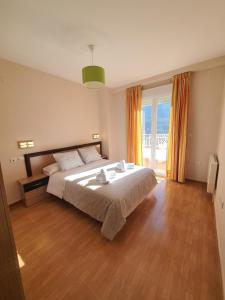 Posteľ alebo postele v izbe v ubytovaní Apartamentos Sierra Nevada Park