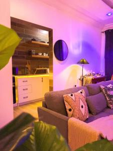 Posezení v ubytování Cozy minimal suite