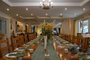 Φωτογραφία από το άλμπουμ του Vila Lac - Ecohotel - Domeniul Sarulesti by the Lake σε Preasna