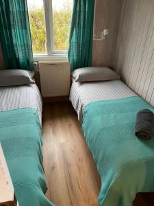 Postel nebo postele na pokoji v ubytování Laxás Cottage