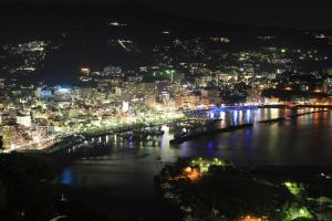 アパートホテルから撮影された、または一般的な熱海市の景色