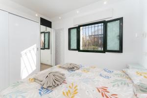 Łóżko lub łóżka w pokoju w obiekcie Luxury Poolside Holiday Home