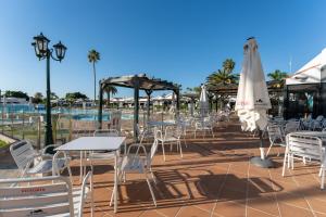 Basen w obiekcie Luxury Poolside Holiday Home lub w pobliżu