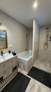 Ένα μπάνιο στο Inaya Home for you appt 3 Pièces Menton +17 φωτογραφίες