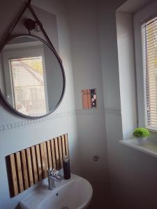 Koupelna v ubytování Komandorska Apartments + 30 fotografií