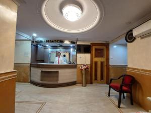 Vstupní hala nebo recepce v ubytování Hotel Samrat near Victoria Memorial !! Couple Friendly Hotel !!
