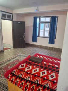 Hotel Rainbow Regency Ravangla South Sikkim客房内的一张或多张床位
