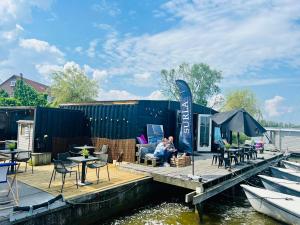 Βραδινή ψυχαγωγία για τους επισκέπτες του Houseboat Oslo NS005 +15 φωτογραφίες