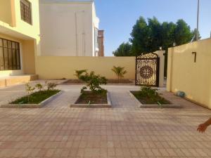 a courtyard with trees in front of a building at فيلا وشقق السعادة - صلالة in Salalah