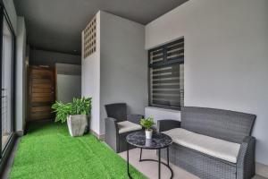 Ruang duduk di Umhlanga Rox - 2 Bedroom apartment with sea view