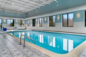 Πισίνα στο ή κοντά στο Red Roof Inn Flint