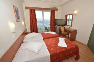 Postel nebo postele na pokoji v ubytování Hotel Kiani Akti
