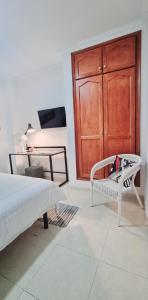 TV a/nebo společenská místnost v ubytování ALMar We Go! Habitaciones Privadas en Alcalá - Private Rooms - Pièces privées - in shared Apartment + 37 fotografií