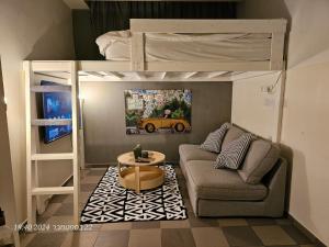 Χώρος καθιστικού στο SPACE ART BOUTIQUE Downtown