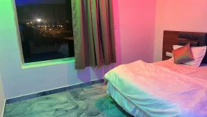 Hotel Paradise Inn客房内的一张或多张床位