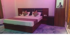 Hotel Paradise Inn客房内的一张或多张床位