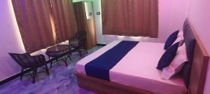 Hotel Paradise Inn客房内的一张或多张床位